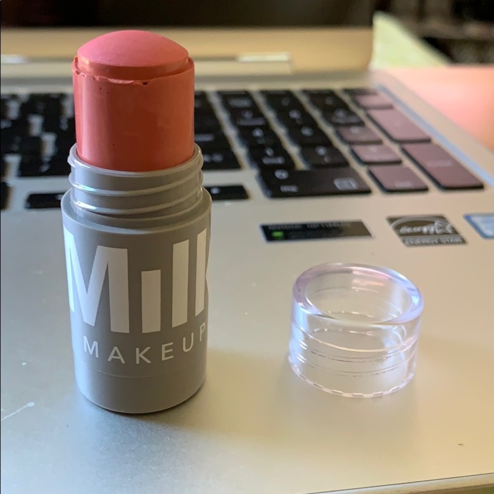 Milk blush in color Werk